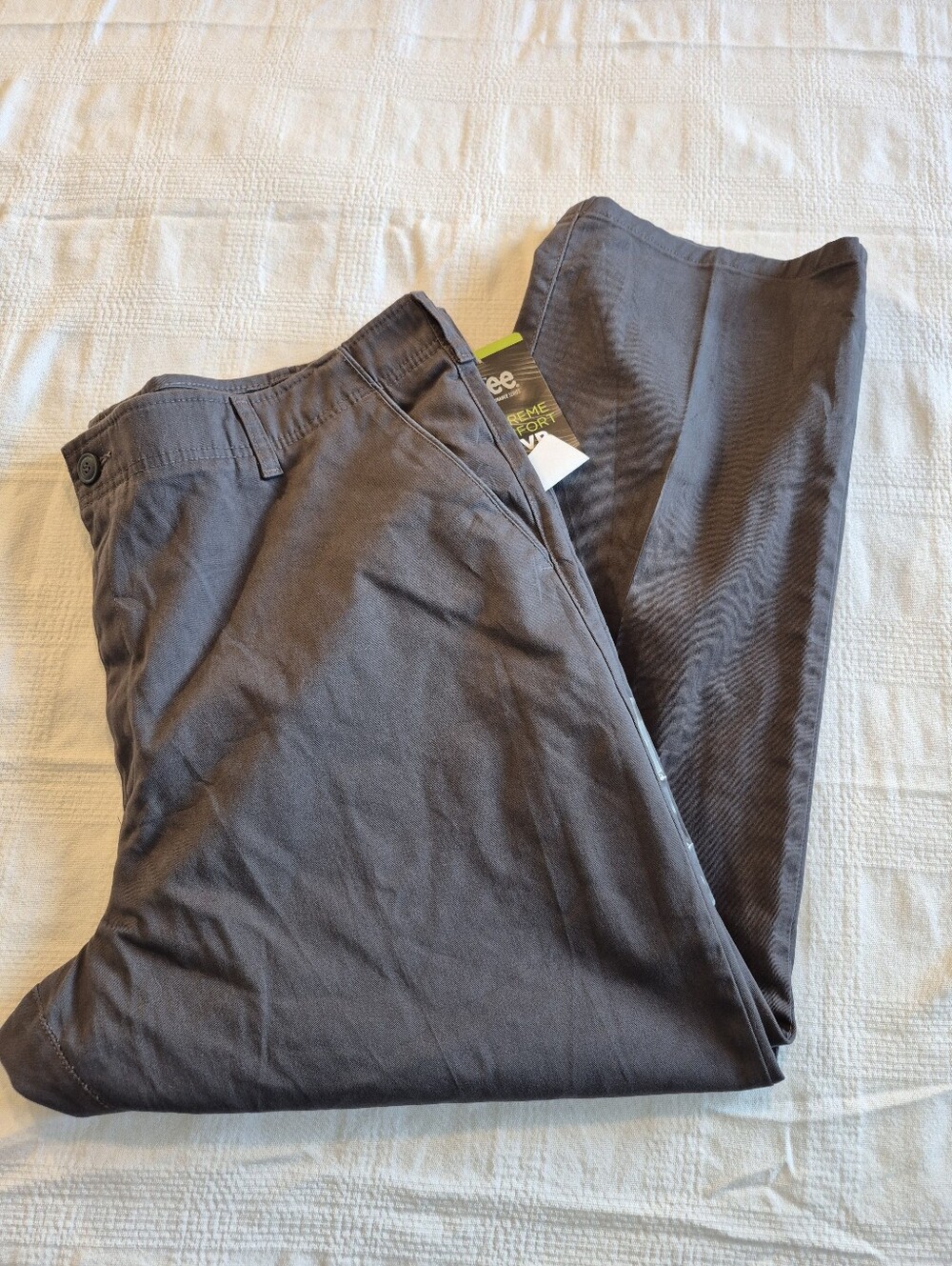 Lee men's 44 x 29 pants Extreme Motion, gray straight fit tapered leg NWT
